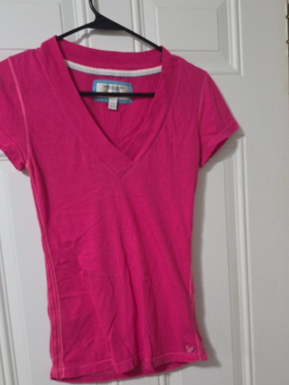 American Eagle Women's V-Neck Short Sleeve Tee - Hot Pink